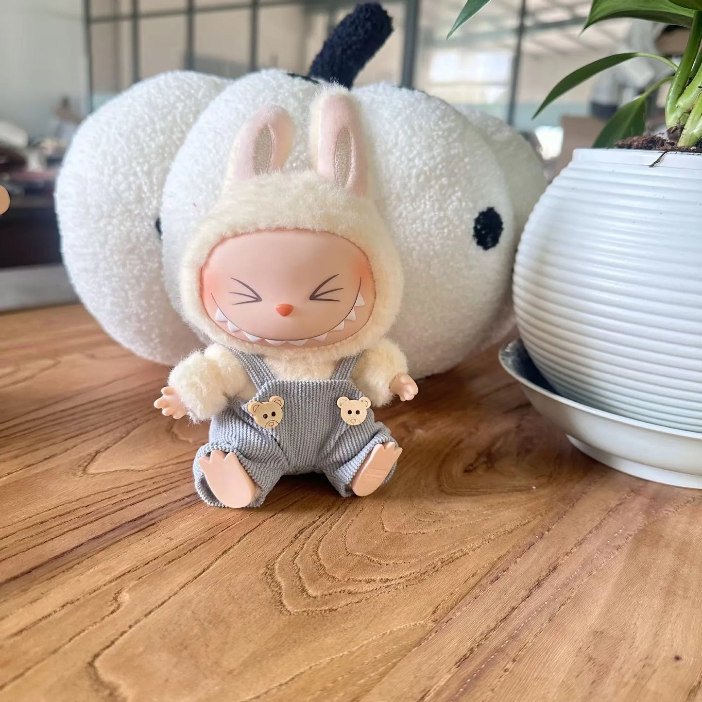 Cute Mini Bib Pants for Labubu Dolls – 17cm Idol Outfit Accessories for Sitting Party Style | Kpop EXO-Inspired Clothing