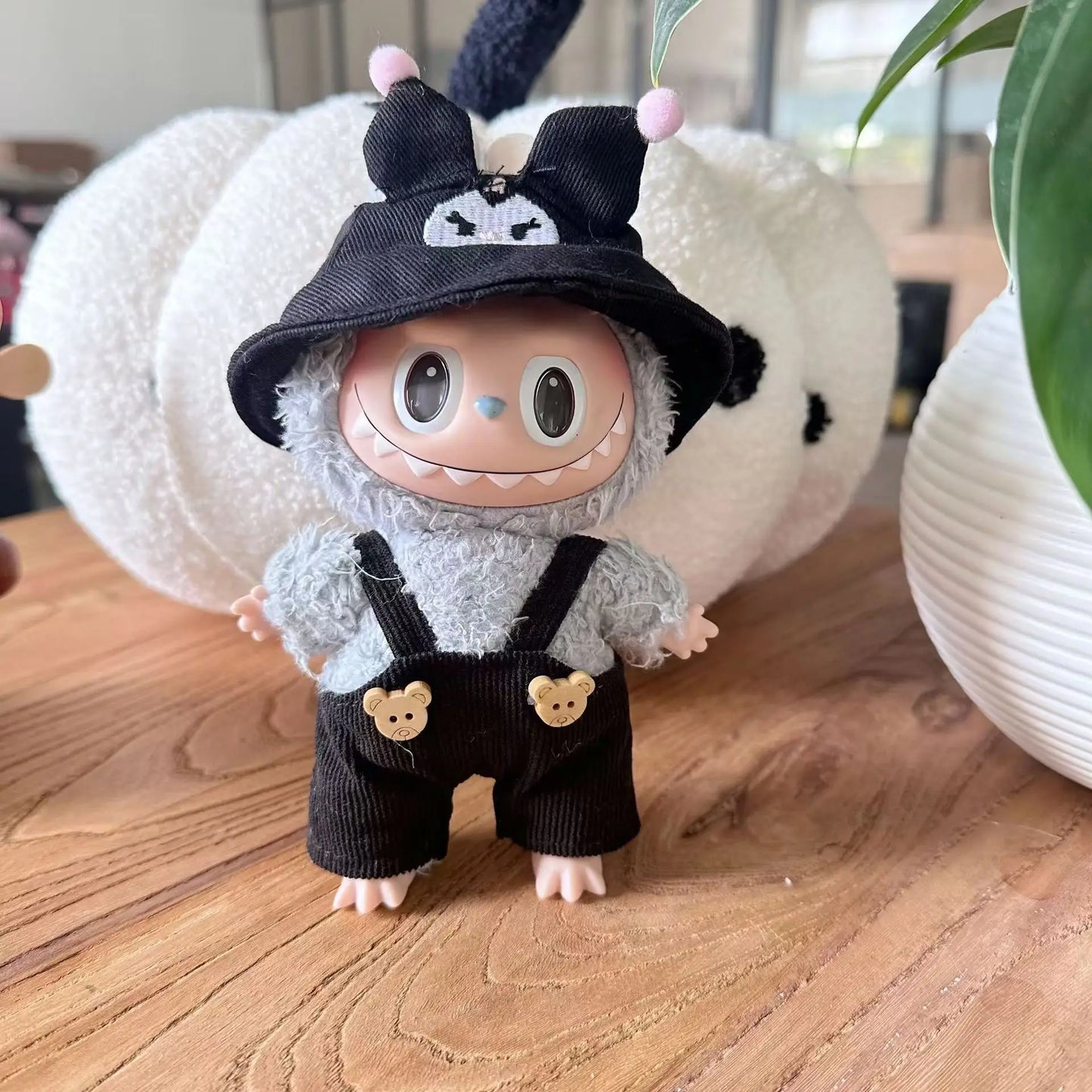 Cute Mini Bib Pants for Labubu Dolls – 17cm Idol Outfit Accessories for Sitting Party Style | Kpop EXO-Inspired Clothing
