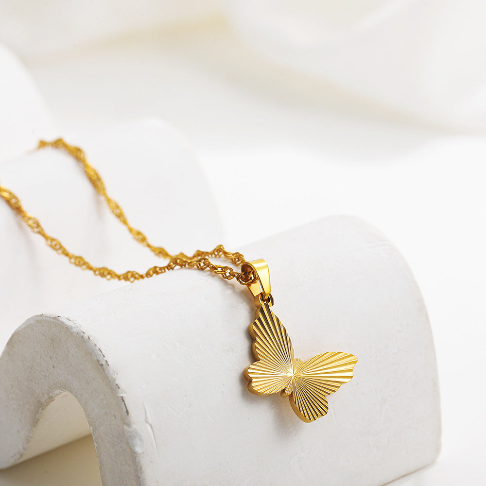 European and American cross-border simple stainless steel 18k gold butterfly heart-shaped necklace high-end accessories three-dimensional pendant for men and women